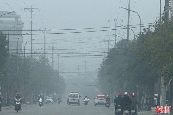 Hà Tĩnh: Sương mù dày đặc, giao thông gặp khó 