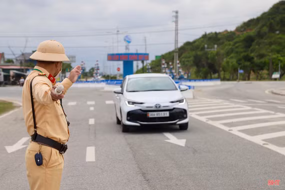 Không để "khoảng trống" về ANTT mùa du lịch biển
