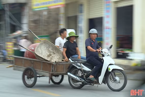 Chủ quan trên đường làng, hiểm họa cận kề