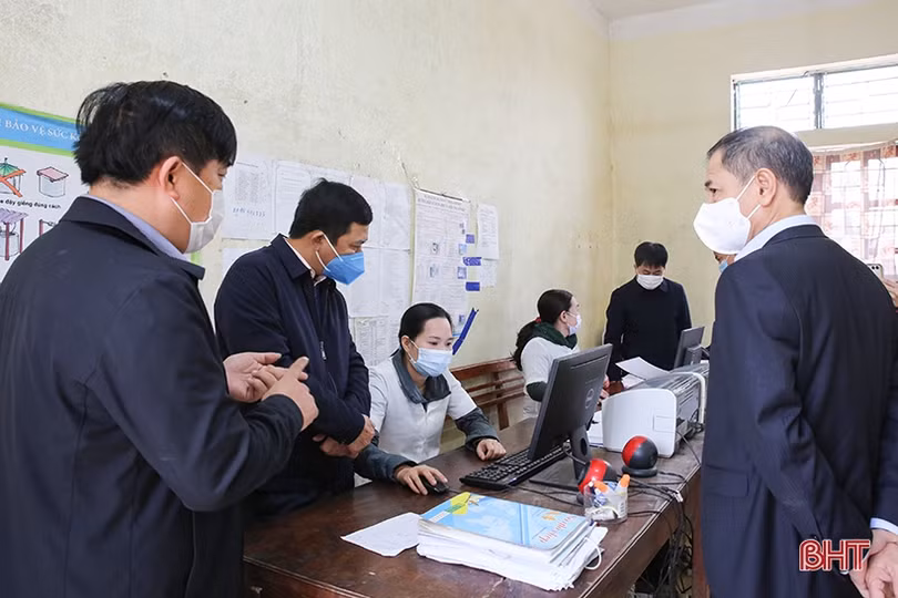 Tập trung đẩy nhanh tiến độ tiêm vắc-xin phòng COVID-19