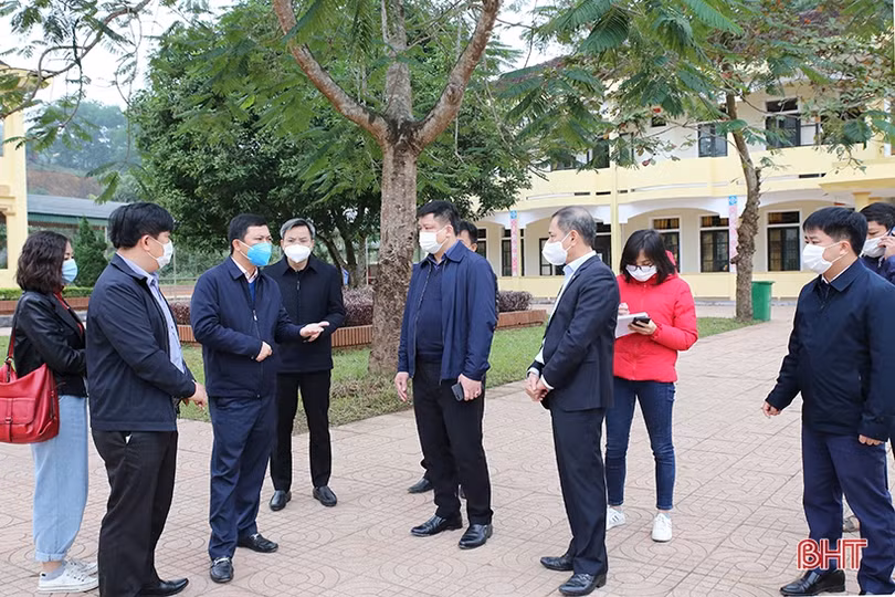 Tập trung đẩy nhanh tiến độ tiêm vắc-xin phòng COVID-19