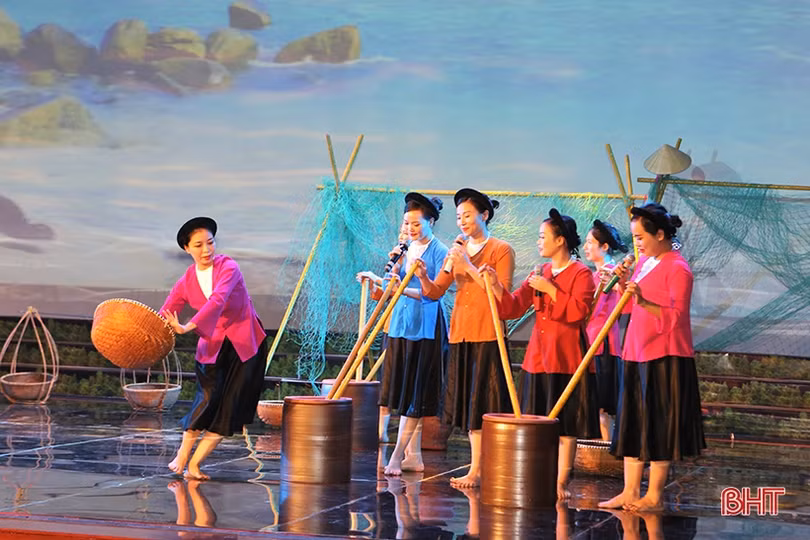 Hà Tĩnh giành HCB toàn đoàn tại Hội diễn Đàn và hát dân ca 3 miền toàn quốc