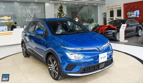 Cận cảnh xe điện VinFast VF e34 tại đại lý
