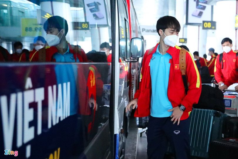 Tuyển Việt Nam về nước