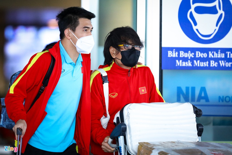 Tuyển Việt Nam về nước