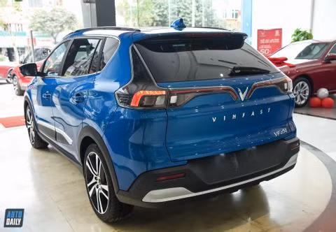 Cận cảnh xe điện VinFast VF e34 tại đại lý