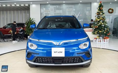 Cận cảnh xe điện VinFast VF e34 tại đại lý