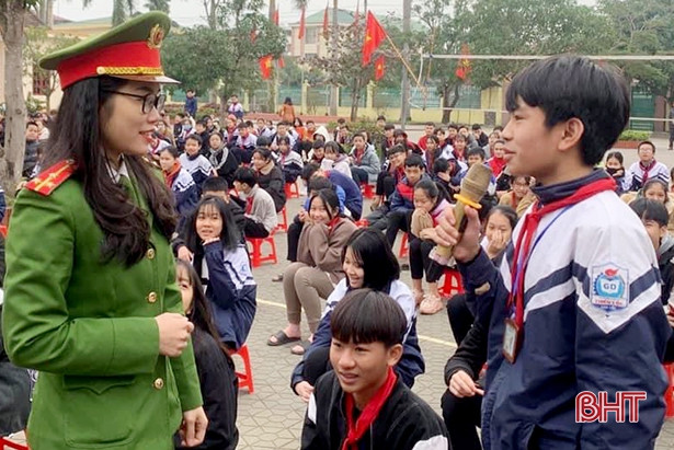 Nữ công an ở Hà Tĩnh đạt giải thưởng “Cán bộ, công chức, viên chức trẻ giỏi toàn quốc”