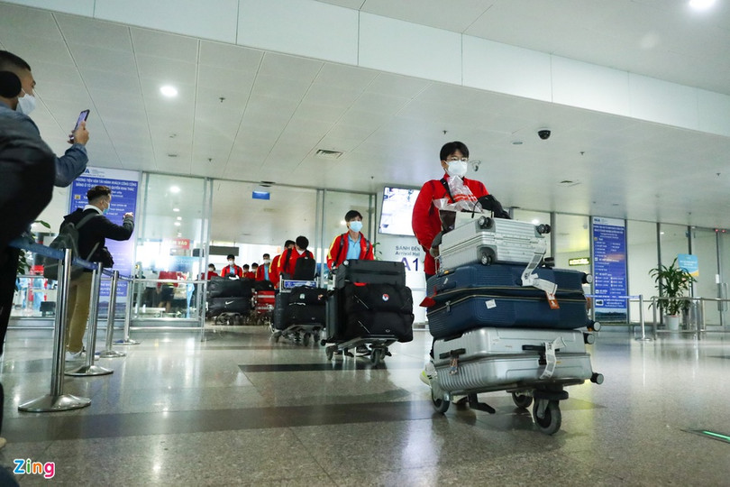 Tuyển Việt Nam về nước