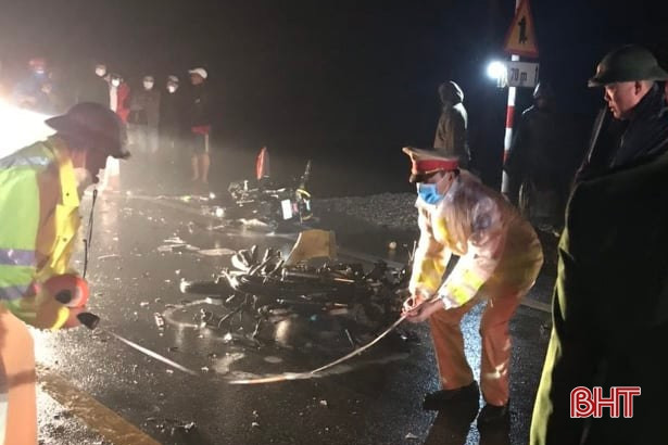 Tai nạn giao thông nghiêm trọng ở Hà Tĩnh khiến 2 người tử vong