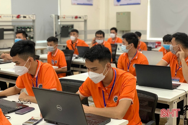 38 SV trường nghề Hà Tĩnh chính thức học tại Trung tâm Đào tạo Vinfast