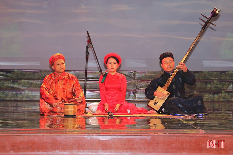 Hà Tĩnh giành HCB toàn đoàn tại Hội diễn Đàn và hát dân ca 3 miền toàn quốc