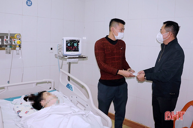 Công ty TNHH Xăng dầu Giang Nam hỗ trợ các gia đình có hoàn cảnh khó khăn ở Hà Tĩnh