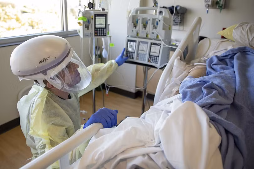 Phân biệt nhiễm Omicron với cúm, cảm lạnh