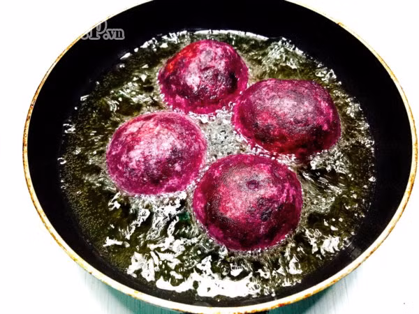 Bánh khoai lang tím bọc sữa ngậy thơm, ăn một lần là nhớ cả đời