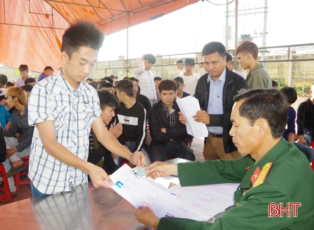 Cẩm Xuyên tổ chức khám sức khỏe cho thanh niên tham gia nhập ngũ