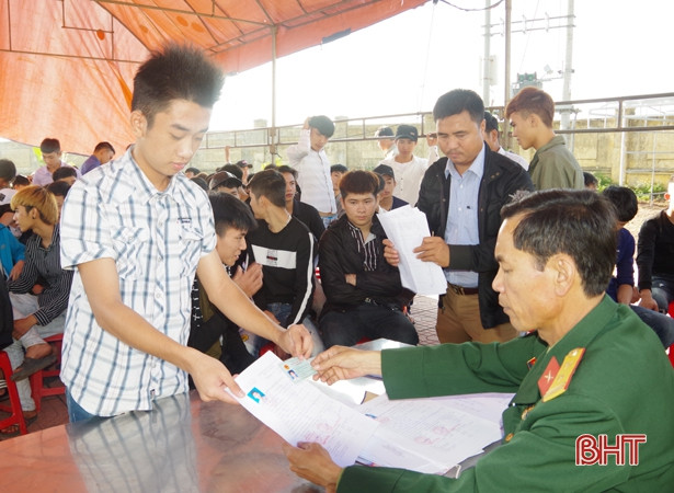 Cẩm Xuyên tổ chức khám sức khỏe cho thanh niên tham gia nhập ngũ