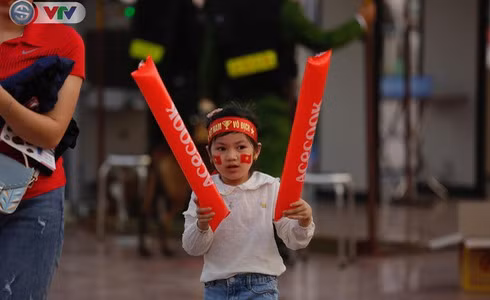Đánh bại Philippines với tổng tỷ số 4-2, Việt Nam vào chung kết AFF Cup sau 10 năm