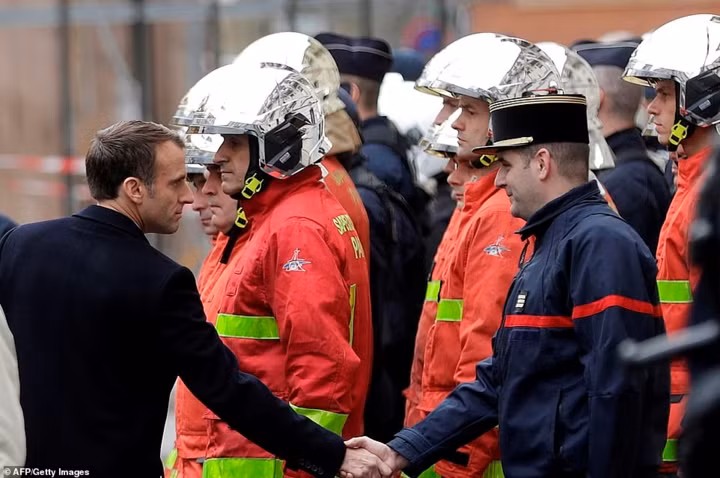 Bãi chiến trường giữa Thủ đô Paris hoa lệ sau bạo loạn