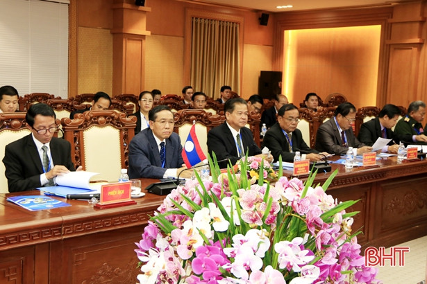 Khai mạc hội nghị cấp cao thường niên Hà Tĩnh - Khăm Muộn