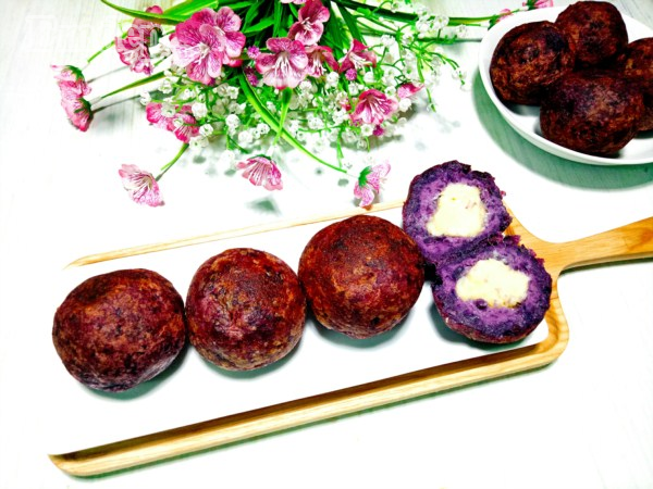 Bánh khoai lang tím bọc sữa ngậy thơm, ăn một lần là nhớ cả đời