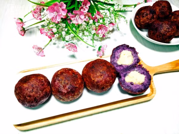 Bánh khoai lang tím bọc sữa ngậy thơm, ăn một lần là nhớ cả đời