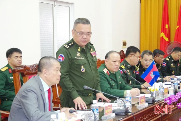 Đoàn cán bộ nghiên cứu chiến lược Quân đội Hoàng gia Campuchia làm việc tại Hà Tĩnh