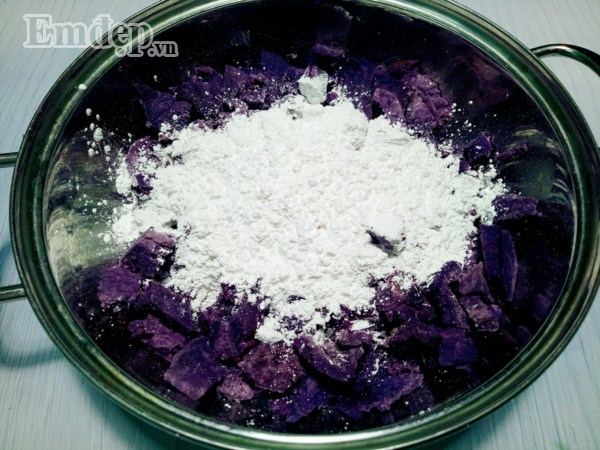 Bánh khoai lang tím bọc sữa ngậy thơm, ăn một lần là nhớ cả đời