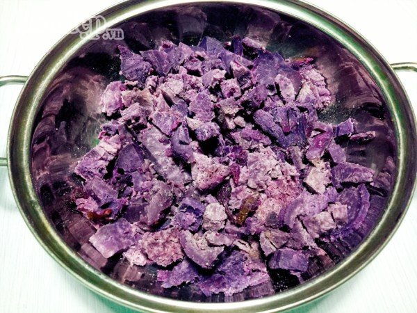 Bánh khoai lang tím bọc sữa ngậy thơm, ăn một lần là nhớ cả đời