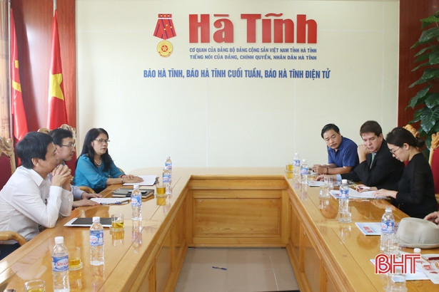 Hội Nhà báo Cuba trao đổi kinh nghiệm truyền thông với Báo Hà Tĩnh
