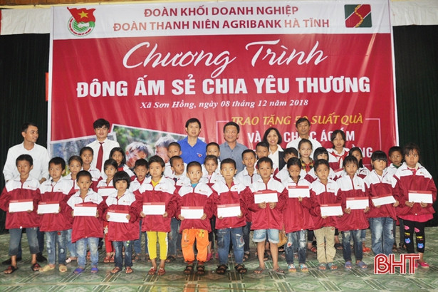 “Đông ấm sẻ chia yêu thương” của Agribank Hà Tĩnh