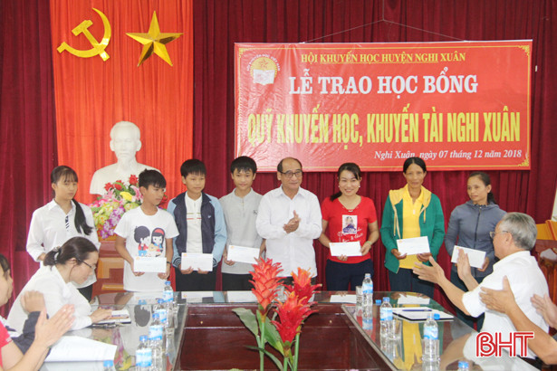 Quỹ Khuyến học Nghi Xuân hỗ trợ 270 triệu giúp học sinh nghèo vượt khó