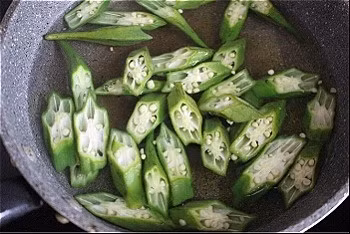 Đổi vị với gà xào đậu bắp giòn ngon, hấp dẫn