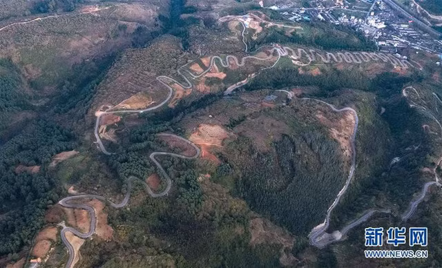 Choáng với con đường dài hơn 6km nhưng có tới 68 khúc cua