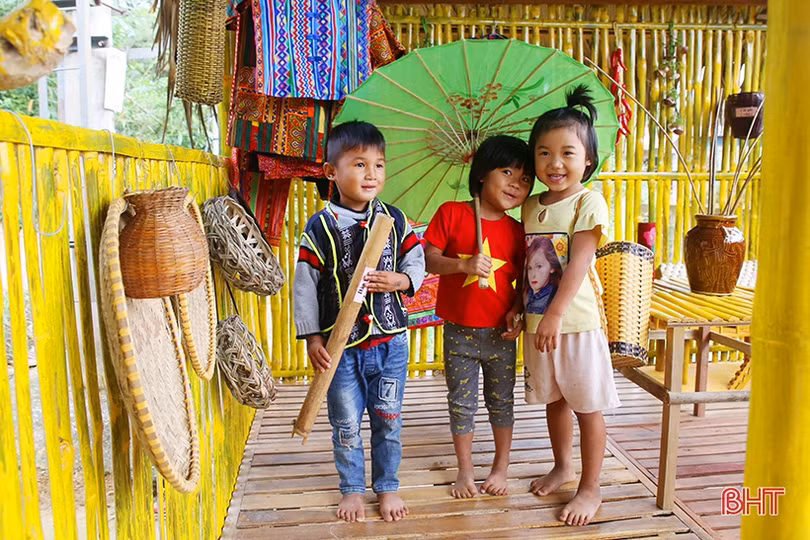 Hai cô giáo Hà Tĩnh “giữ hồn” bản Chứt ở Rào Tre