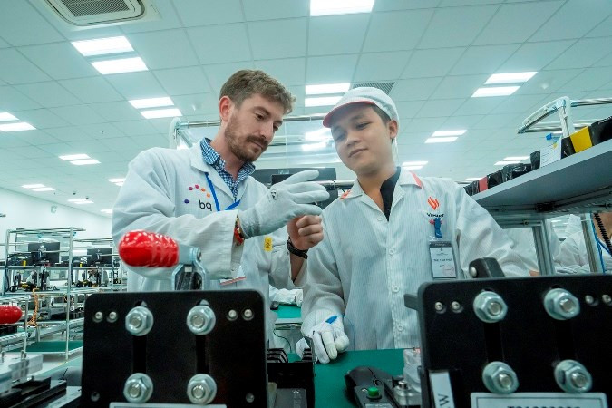 Cận cảnh hệ thống sản xuất điện thoại thông minh Vsmart