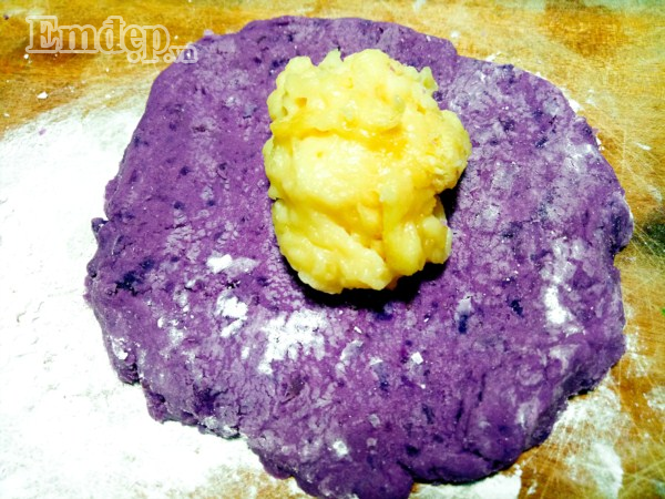 Bánh khoai lang tím bọc sữa ngậy thơm, ăn một lần là nhớ cả đời