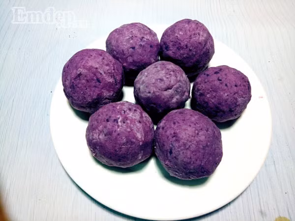 Bánh khoai lang tím bọc sữa ngậy thơm, ăn một lần là nhớ cả đời