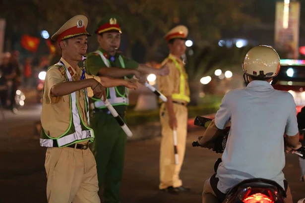 CĐV Hà Tĩnh vui mừng khi Việt Nam vào chung kết AFF Cup 2018