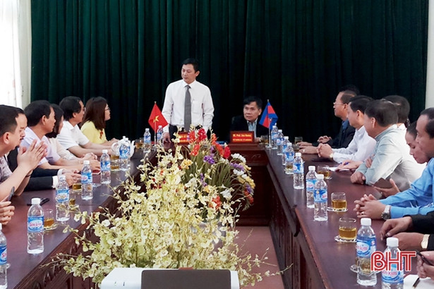 Bộ Y tế Campuchia học hỏi kinh nghiệm quản lý sức khỏe tại Hà Tĩnh