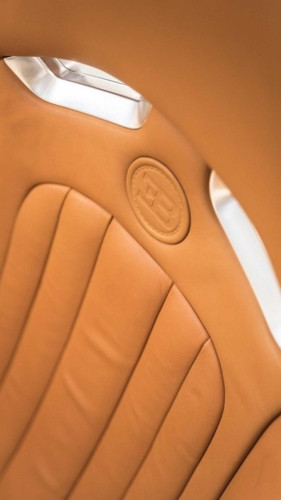 Chi tiết bộ nội thất trị giá 150.000 USD của Bugatti Veyron