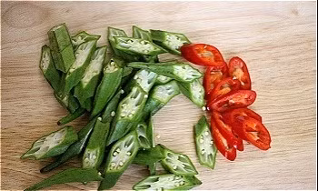 Đổi vị với gà xào đậu bắp giòn ngon, hấp dẫn