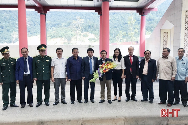 Đoàn đại biểu tỉnh Khăm Muộn dự hội nghị cấp cao thường niên tại Hà Tĩnh