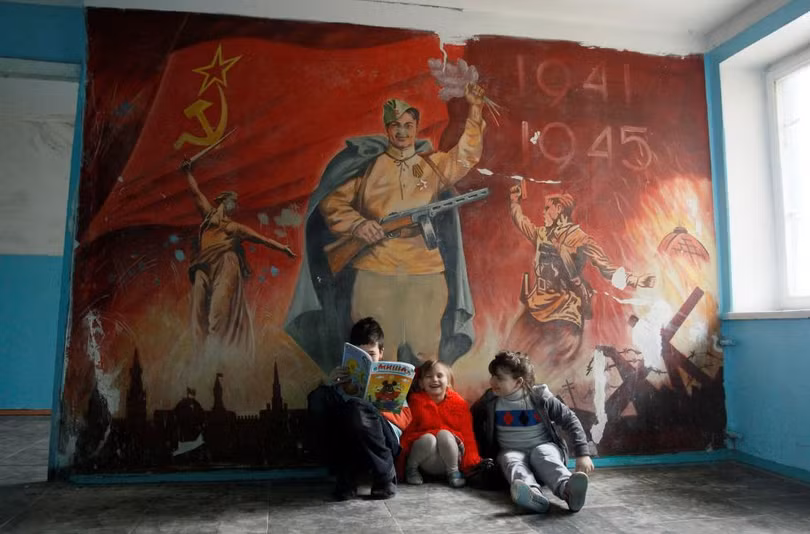 photo bat on leo thang o mien dong ukraine