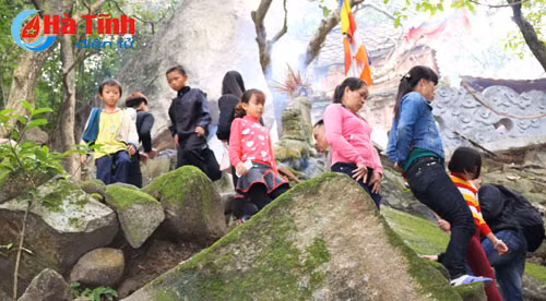 chua khai hoi chua huong tich da tiep don hang nghin du khach