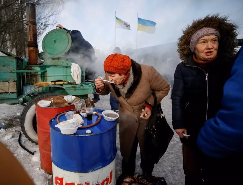 photo ben trong vung chien su cang thang o mien dong ukraine