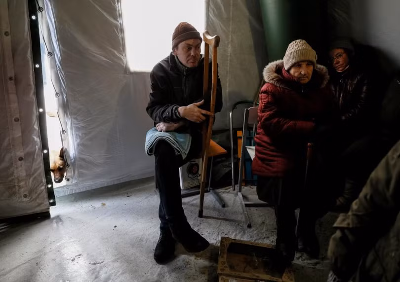 photo ben trong vung chien su cang thang o mien dong ukraine