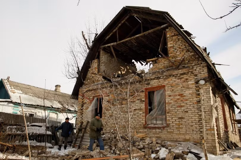 photo ben trong vung chien su cang thang o mien dong ukraine