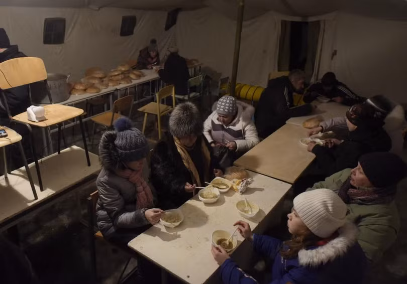 photo ben trong vung chien su cang thang o mien dong ukraine