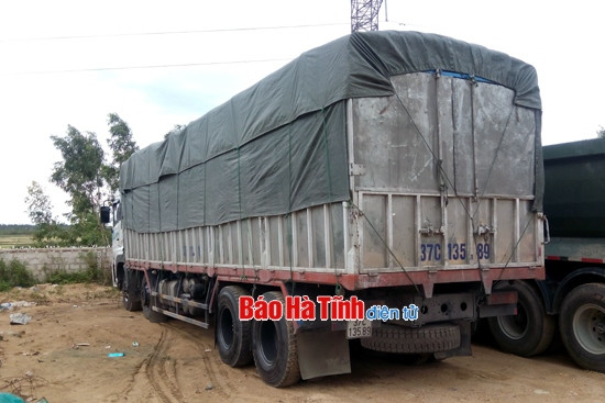 "Xe điên" lách trạm cân, vượt trạm thu phí, đâm vào xe CSGT ảnh 2